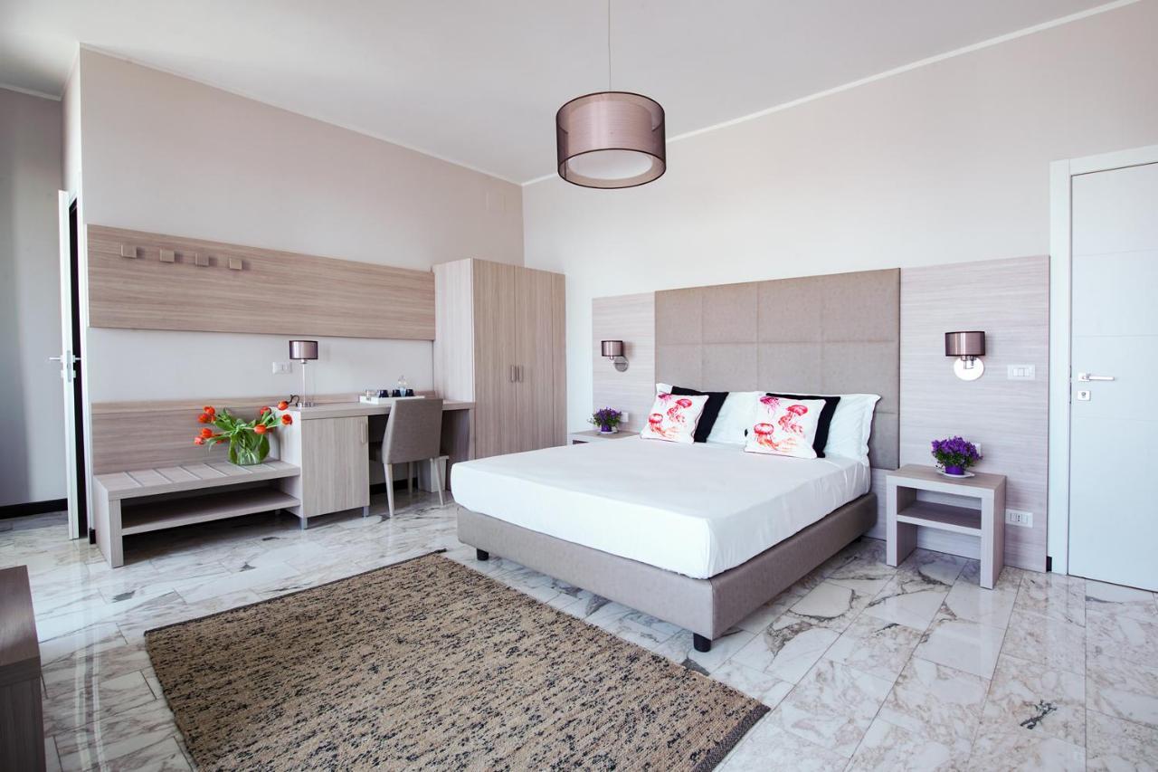 Bluripa Guest House เจนัว ภายนอก รูปภาพ