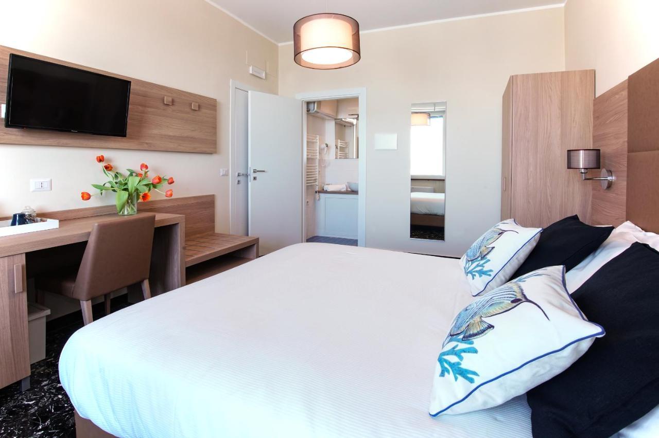 Bluripa Guest House เจนัว ภายนอก รูปภาพ